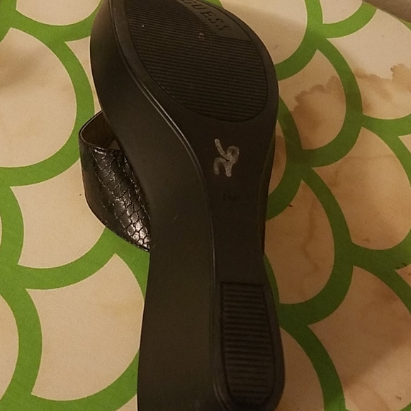 Guess Slip-on shoes - Picture 7 of 8